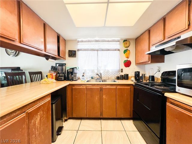 4458 Eureka Circle, Las Vegas, NV 89103