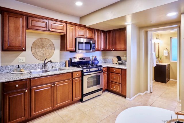 10562 Queen Avenue, La Mesa, CA 91941