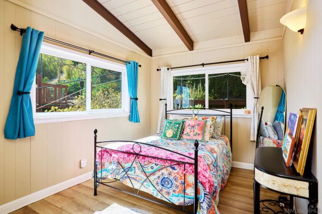 10562 Queen Avenue, La Mesa, CA 91941