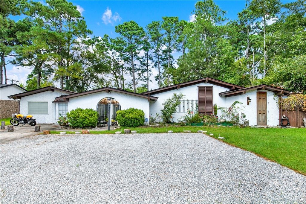 618 Tibet Avenue, Savannah, GA 31406