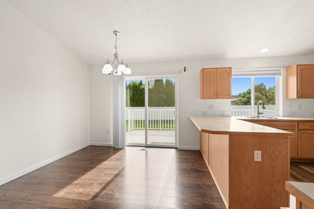 1616 N Rio Grande Ln, Greenacres, WA 99016