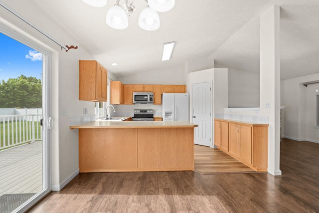 1616 N Rio Grande Ln, Greenacres, WA 99016