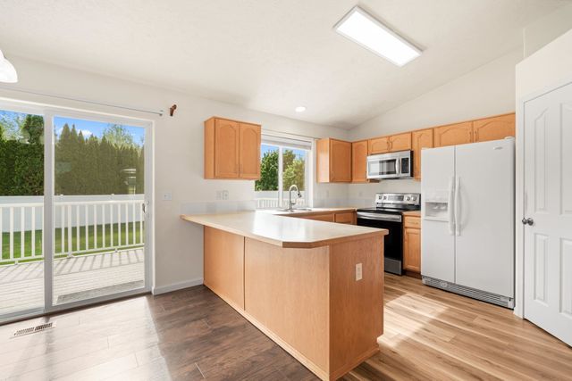 1616 N Rio Grande Ln, Greenacres, WA 99016
