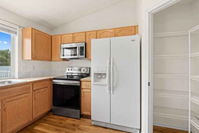 1616 N Rio Grande Ln, Greenacres, WA 99016