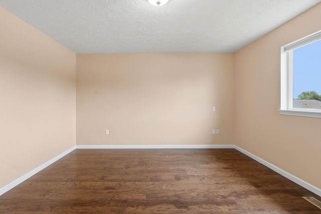 1616 N Rio Grande Ln, Greenacres, WA 99016