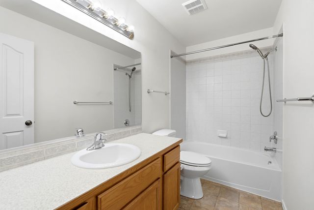 1616 N Rio Grande Ln, Greenacres, WA 99016