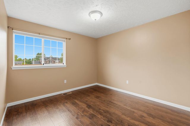 1616 N Rio Grande Ln, Greenacres, WA 99016