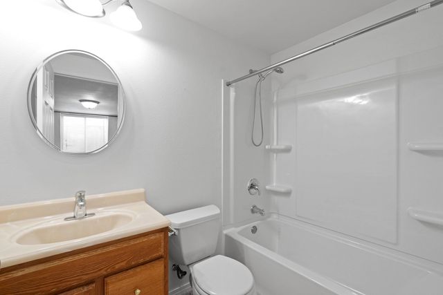 1616 N Rio Grande Ln, Greenacres, WA 99016