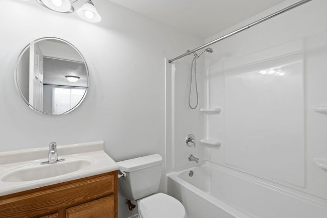 1616 N Rio Grande Ln, Greenacres, WA 99016