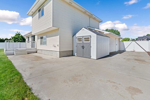 1616 N Rio Grande Ln, Greenacres, WA 99016