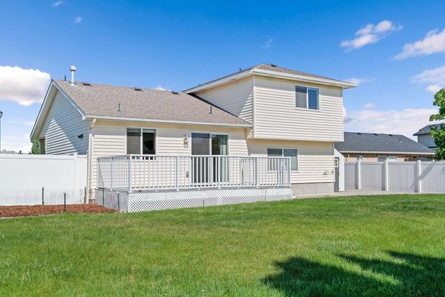 1616 N Rio Grande Ln, Greenacres, WA 99016