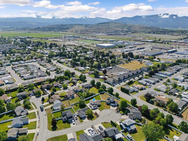 1616 N Rio Grande Ln, Greenacres, WA 99016