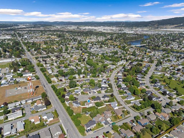 1616 N Rio Grande Ln, Greenacres, WA 99016