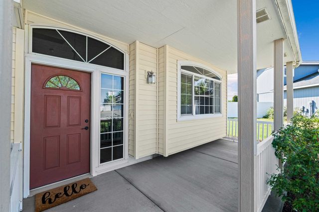 1616 N Rio Grande Ln, Greenacres, WA 99016