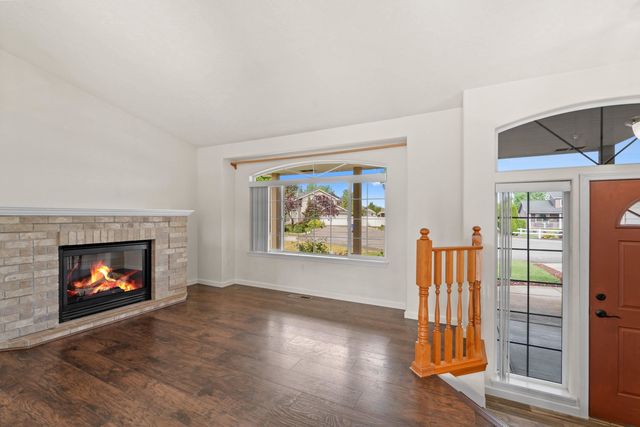 1616 N Rio Grande Ln, Greenacres, WA 99016
