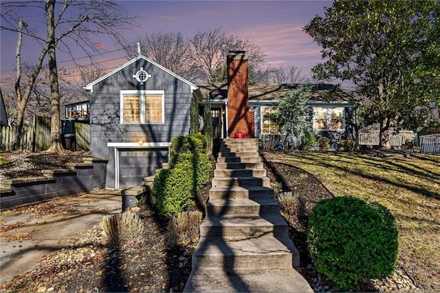 210 E Winthrope Road, Kansas City, MO 64113