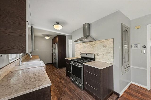 210 E Winthrope Road, Kansas City, MO 64113