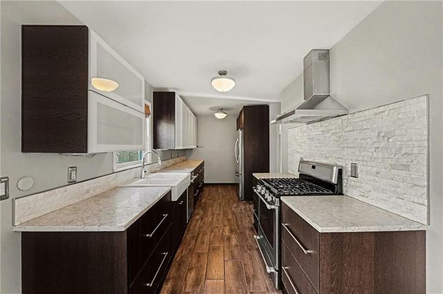 210 E Winthrope Road, Kansas City, MO 64113