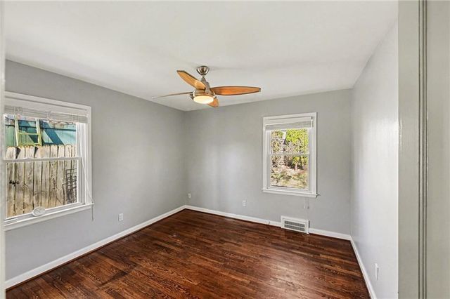 210 E Winthrope Road, Kansas City, MO 64113