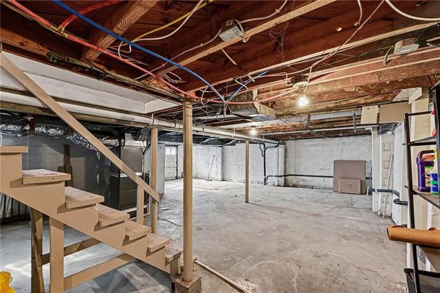 210 E Winthrope Road, Kansas City, MO 64113