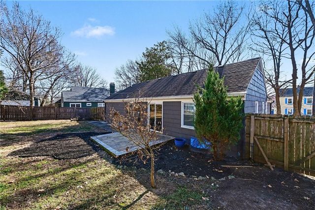 210 E Winthrope Road, Kansas City, MO 64113