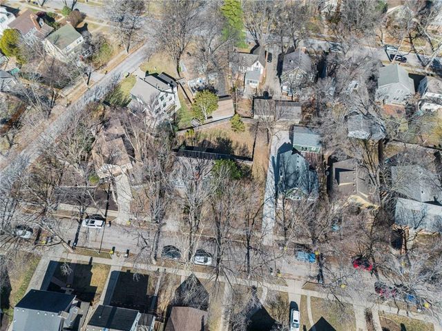 210 E Winthrope Road, Kansas City, MO 64113