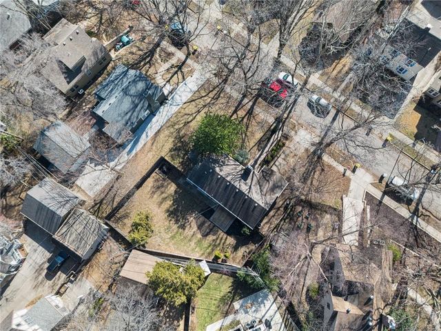 210 E Winthrope Road, Kansas City, MO 64113