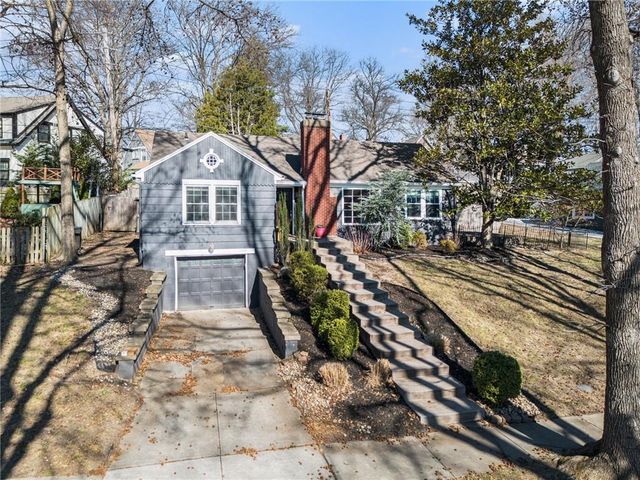 210 E Winthrope Road, Kansas City, MO 64113