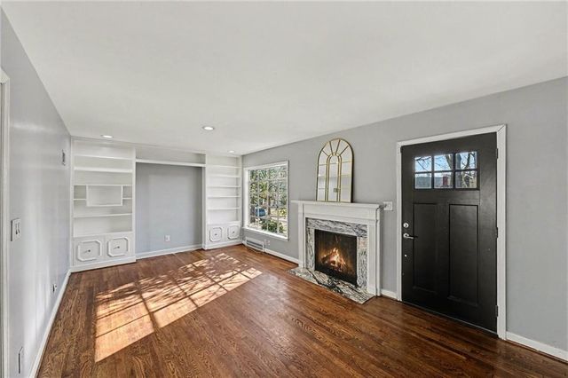 210 E Winthrope Road, Kansas City, MO 64113