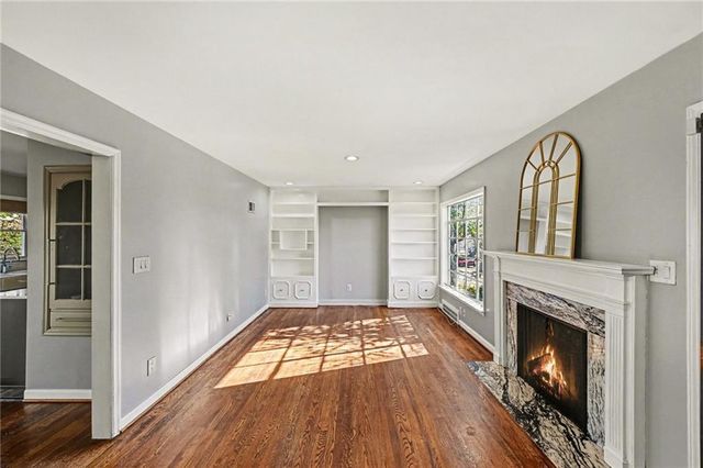 210 E Winthrope Road, Kansas City, MO 64113