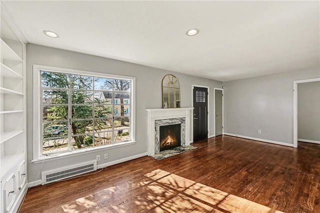 210 E Winthrope Road, Kansas City, MO 64113