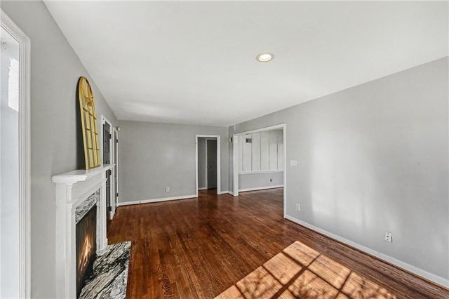 210 E Winthrope Road, Kansas City, MO 64113