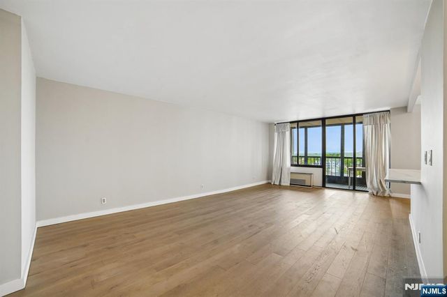 300 Winston Drive 923, Cliffside Park, NJ 07010