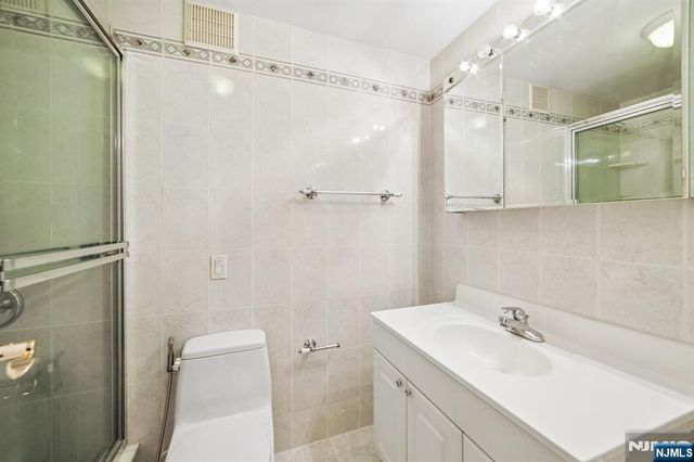 300 Winston Drive 923, Cliffside Park, NJ 07010