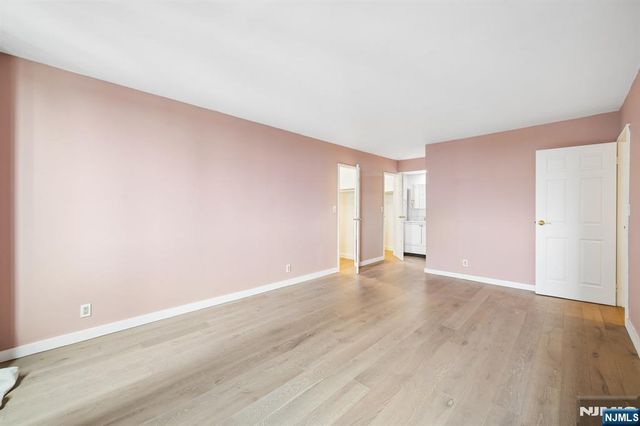 300 Winston Drive 923, Cliffside Park, NJ 07010
