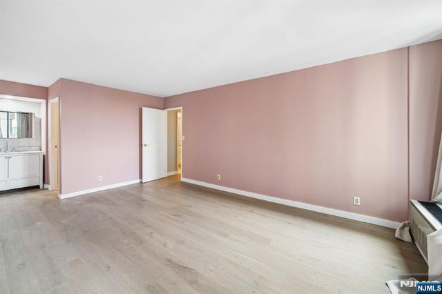 300 Winston Drive 923, Cliffside Park, NJ 07010