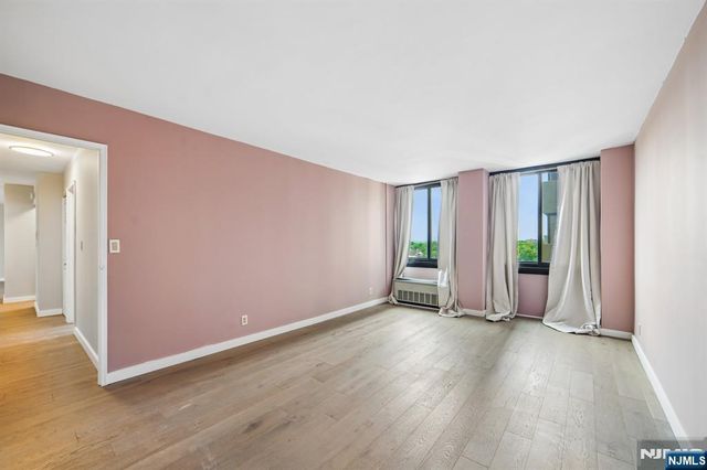 300 Winston Drive 923, Cliffside Park, NJ 07010