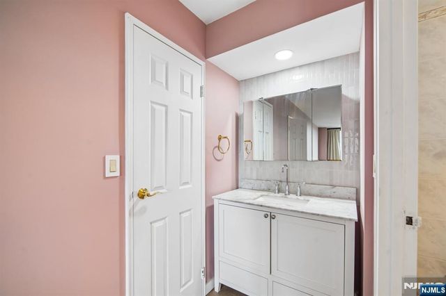 300 Winston Drive 923, Cliffside Park, NJ 07010