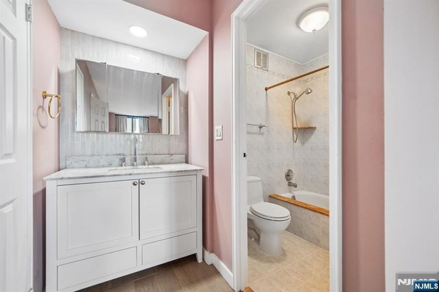 300 Winston Drive 923, Cliffside Park, NJ 07010
