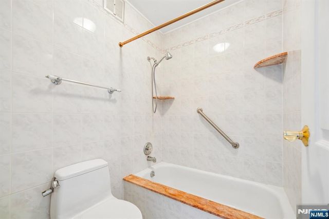 300 Winston Drive 923, Cliffside Park, NJ 07010