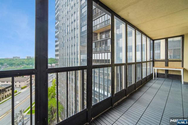 300 Winston Drive 923, Cliffside Park, NJ 07010