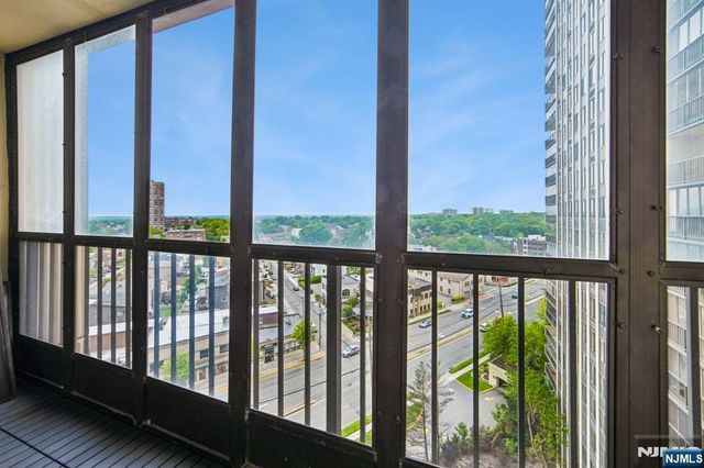 300 Winston Drive 923, Cliffside Park, NJ 07010