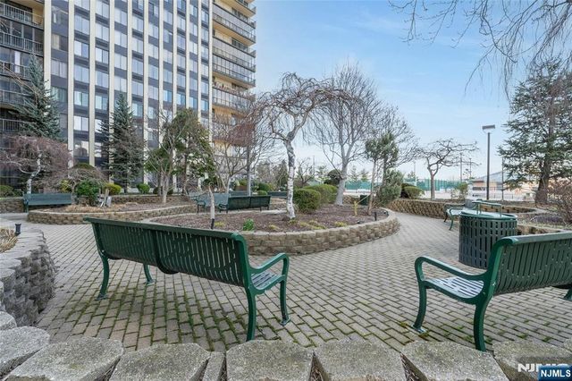 300 Winston Drive 923, Cliffside Park, NJ 07010