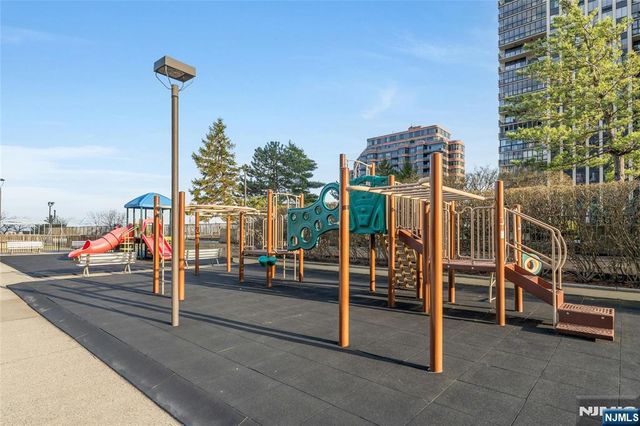 300 Winston Drive 923, Cliffside Park, NJ 07010