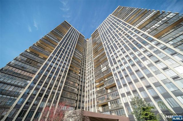 300 Winston Drive 923, Cliffside Park, NJ 07010