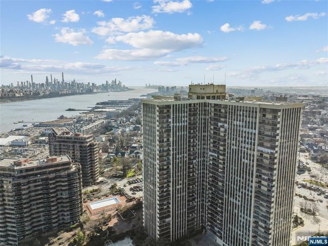 300 Winston Drive 923, Cliffside Park, NJ 07010