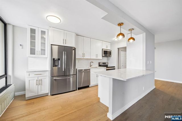 300 Winston Drive 923, Cliffside Park, NJ 07010