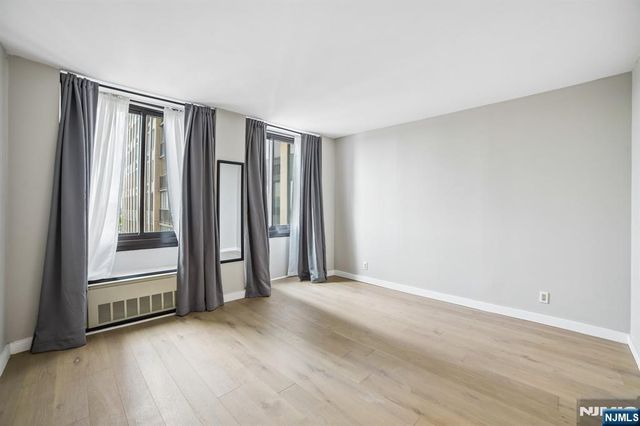 300 Winston Drive 923, Cliffside Park, NJ 07010