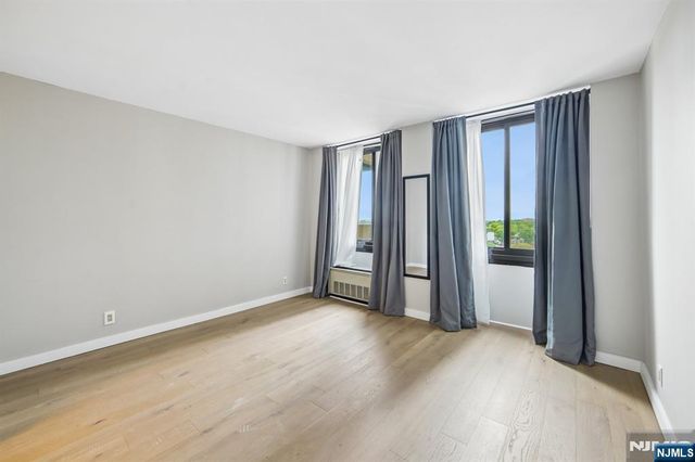300 Winston Drive 923, Cliffside Park, NJ 07010
