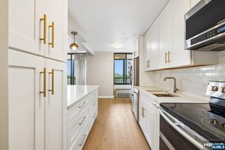 300 Winston Drive 923, Cliffside Park, NJ 07010